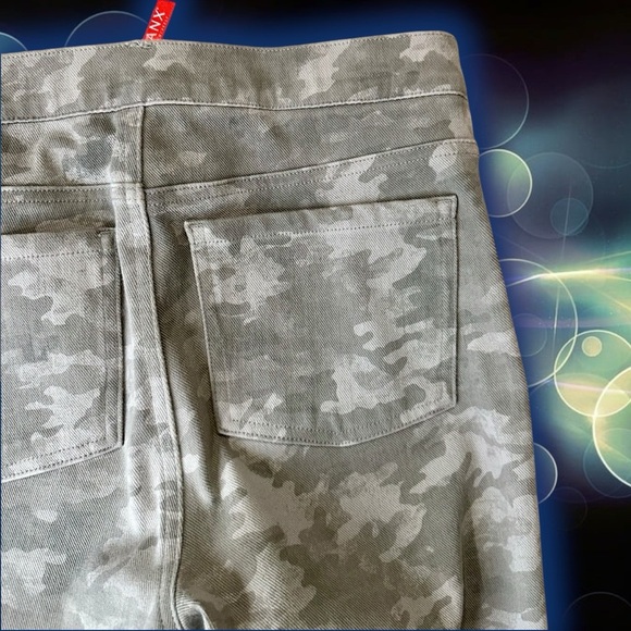 Spanx ‘Ankle Jean-ish Leggings’ in Gray “Stone Wash Camo” Size Medium - Picture 15 of 16